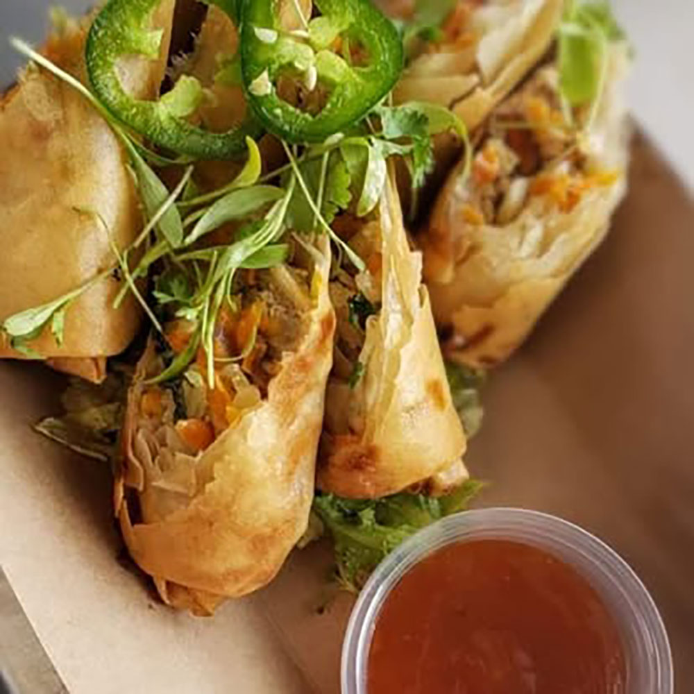Crispy spring rolls with dipping sauce